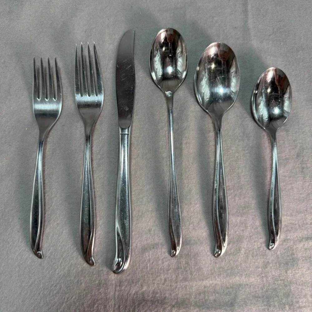 International Silver 42 Piece Tradewinds Jamaica Stainless Swirl Flatware Set